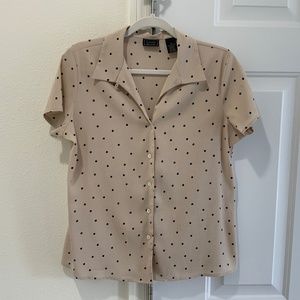 LAURA SCOTT BLOUSE BEIGE WITH BLACK POLKA DOTS SHORT SLEEVE COLLAR